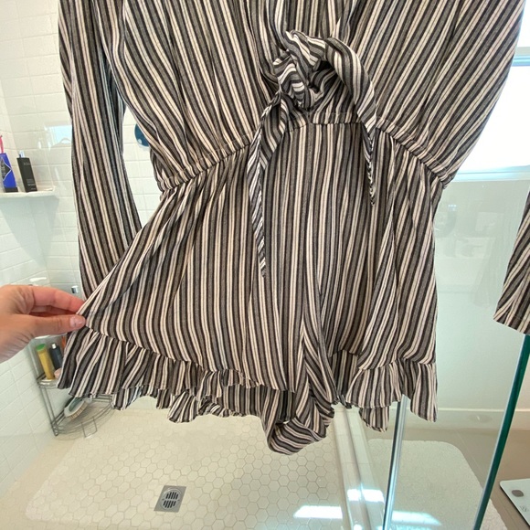 Stone Cold Fox romper - Picture 3 of 7